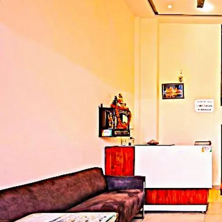 Bed and Breakfast Le - Cashew By 2 Minute Walking New Delhi Railway Station - Metro Station Main Road Building